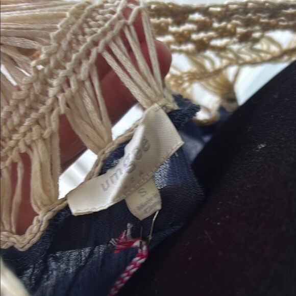 NWT Umgee Navy and Cream Fringe Top   E - Picture 2 of 6